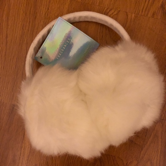 Ariana Grande Earmuffs - Picture 1 of 4